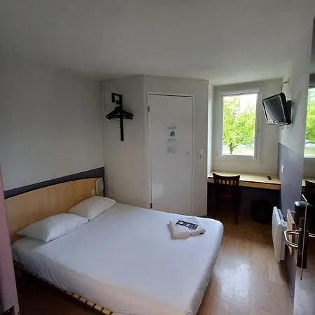 Premiere Classe Est - Chauray Hotel