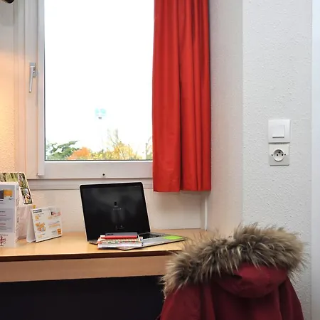 Premiere Classe Est - Chauray Hotel