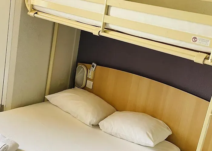 Premiere Classe Est - Chauray Отель