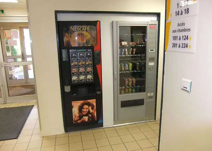 Premiere Classe Est - Chauray Hotel *