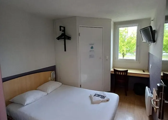 Premiere Classe Est - Chauray Hotel