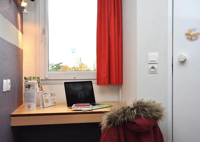 Premiere Classe Est - Chauray Hotel