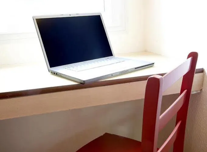 Premiere Classe Est - Chauray Hotel *