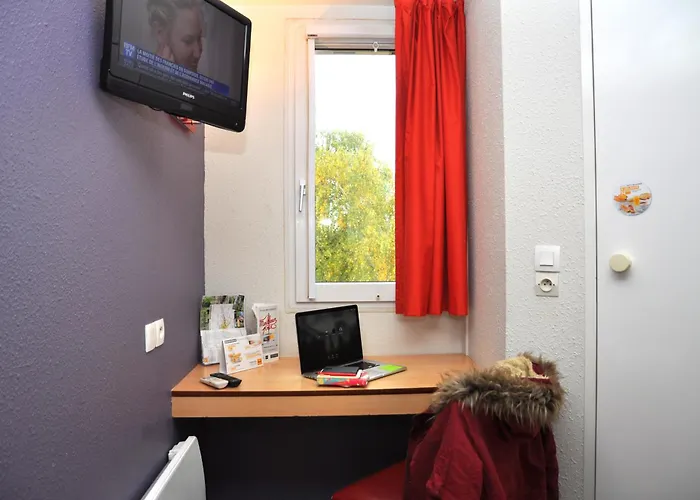 Premiere Classe Est - Chauray Отель Ньор